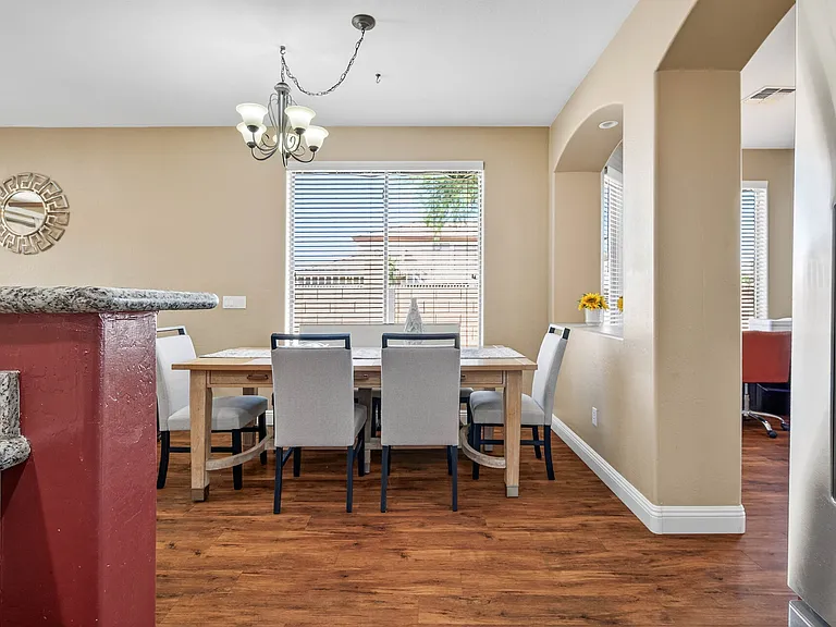 2433 W Ellis St — Photo 41