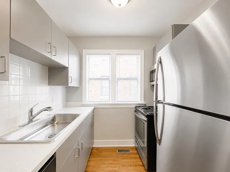 835 East Dr #8 — Photo 2