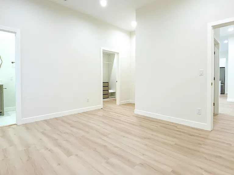 11933 Stagg St #B — Photo 10