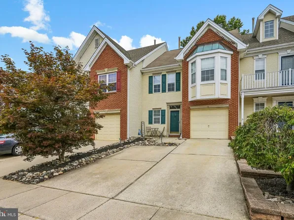 70 La Costa Dr, Blackwood, NJ 08012