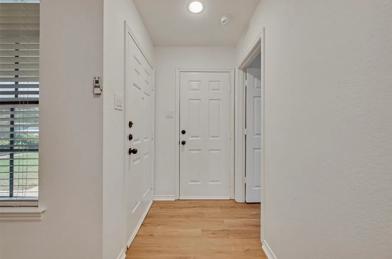 3 bed, 1196 sqft, $2,295 — Photo 2