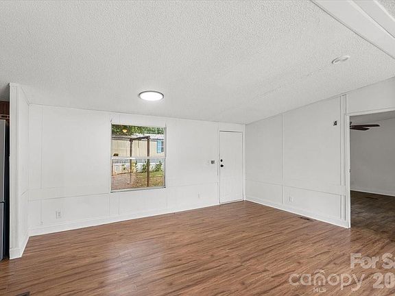 5th image of 109 Puett Ave