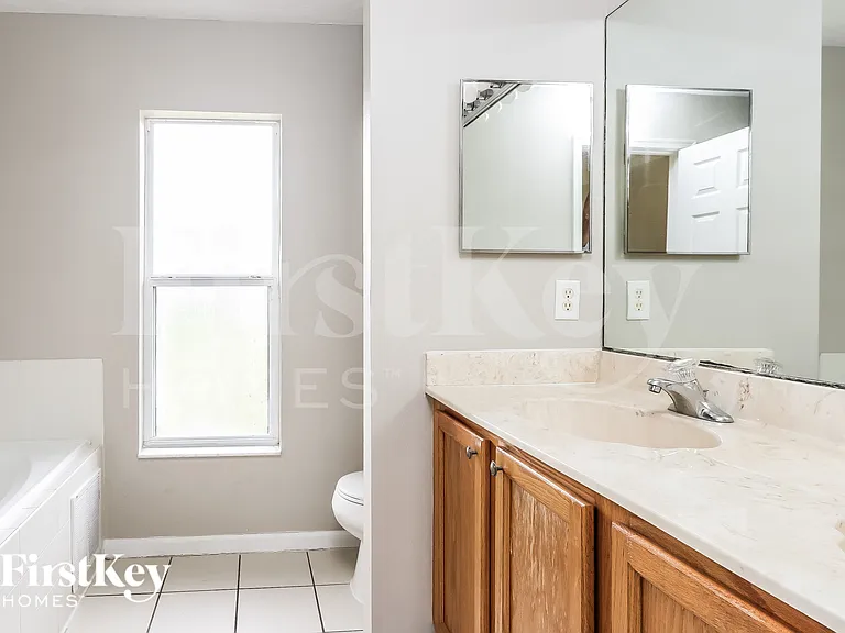 662 SW Sandbar Ter — Photo 10