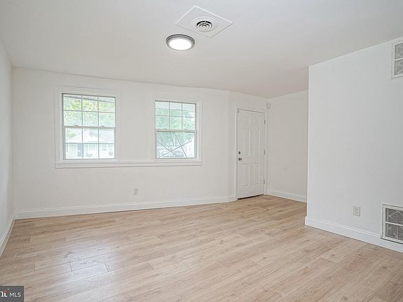 4th image of 196 Kinsley Rd