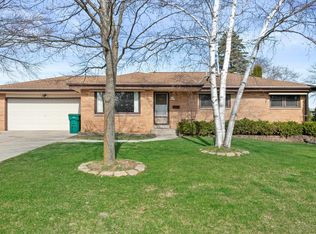 W144N8327 Macarthur Dr, Menomonee Falls, WI 53051