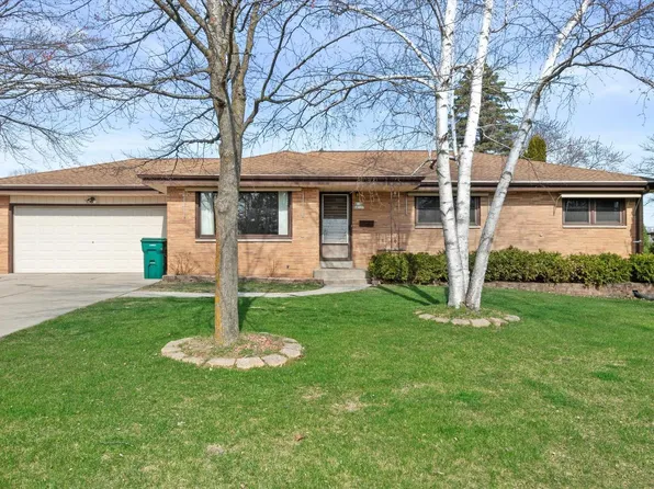 W144N8327 Macarthur DRIVE, Menomonee Falls, WI 53051