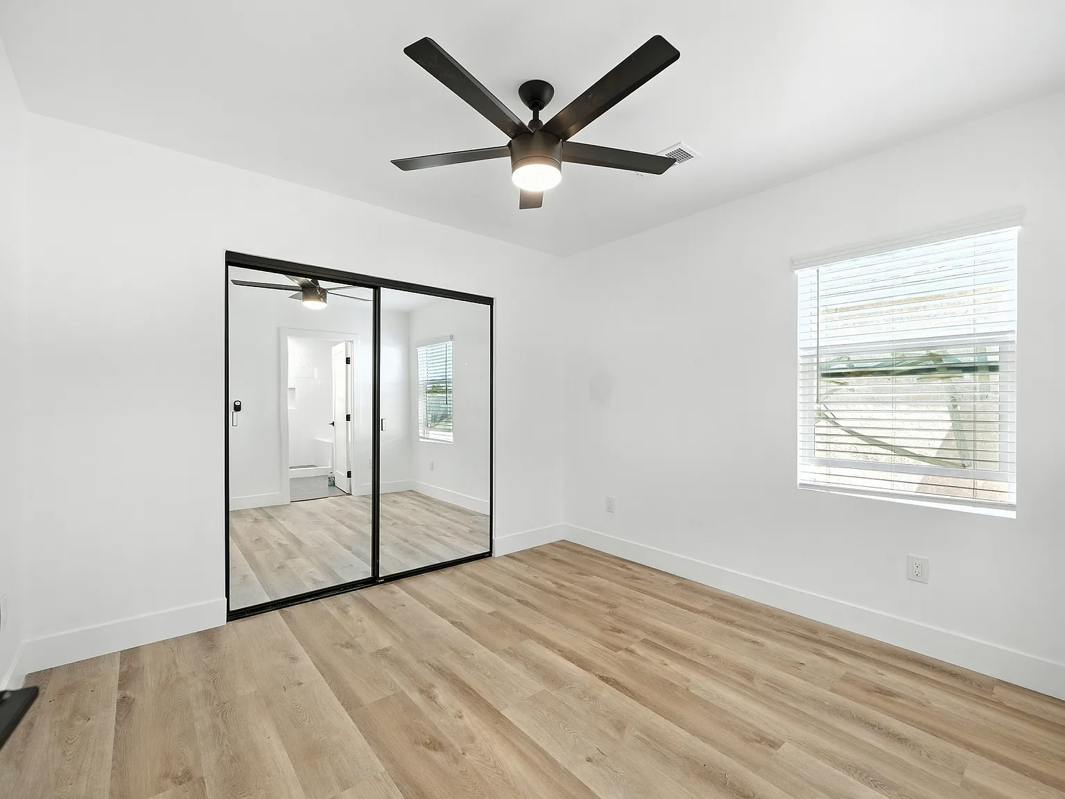 3 bed, 1315 sqft, $4,750 — Photo 4