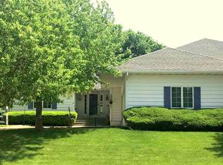 6611 Somerset Rd, Davenport, IA 52807