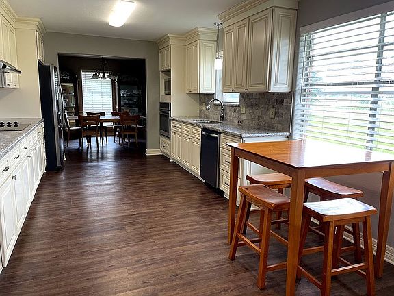 2nd image of 1436 Palm Dr