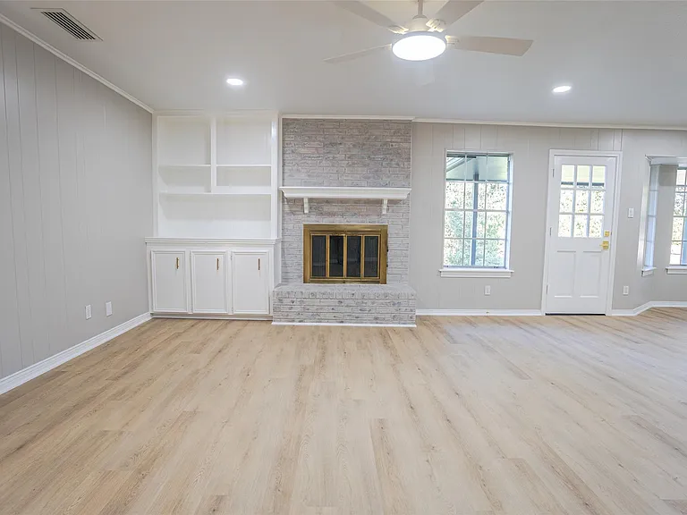 1601 Westwind Dr — Photo 6