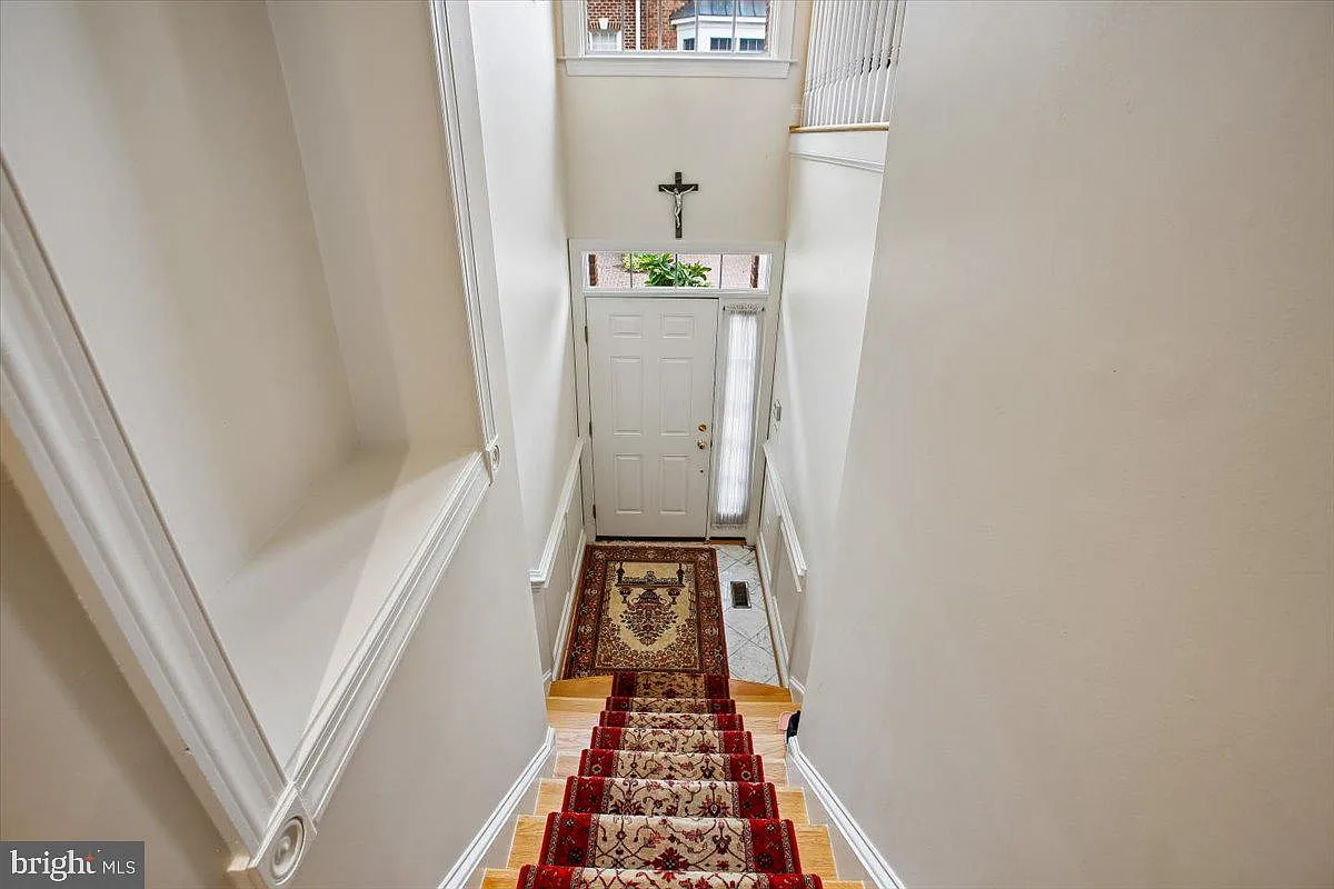 4 bed, 4.5 bath, 3100 sqft, $5,800 — Photo 4