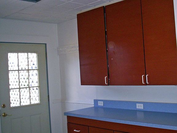 Kitchen, door to deck