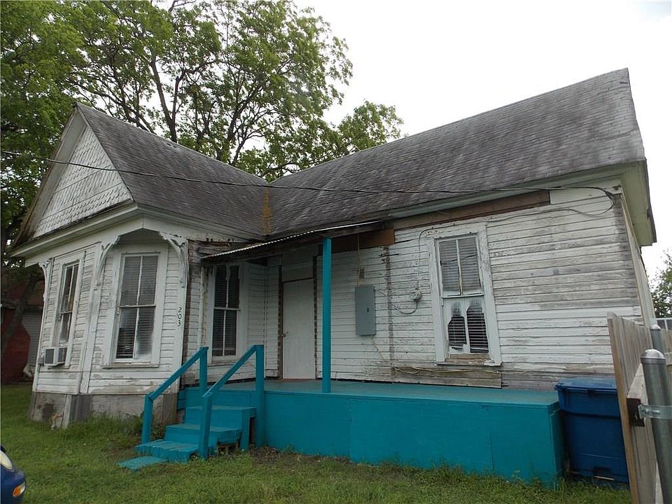 1st image of 203 N Waco Ave