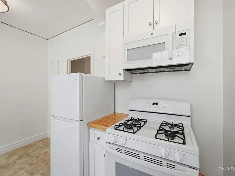 3423 Fillmore St #208 — Photo 4