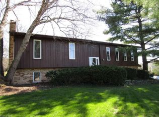 8695 Hilltop Dr, Poland, OH 44514