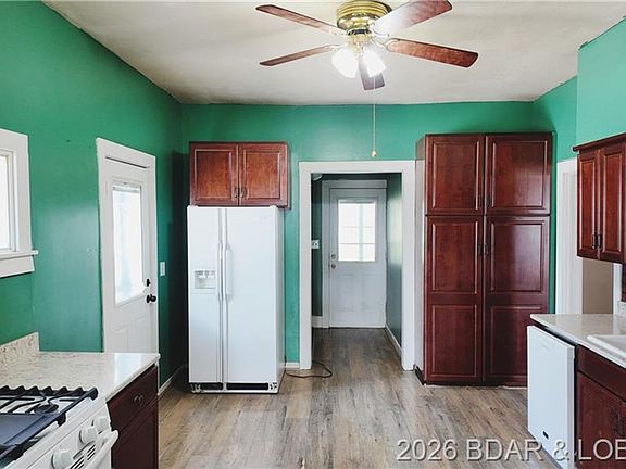 4th image of 112 N Aurora St