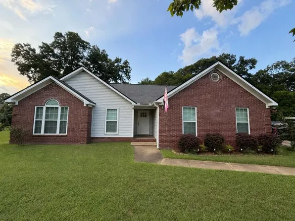 105 Carimar Pl, Headland, AL 36345