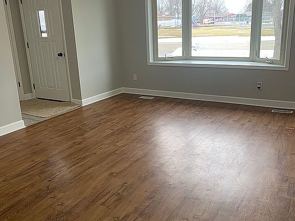 5th image of 529 Ivy Ln