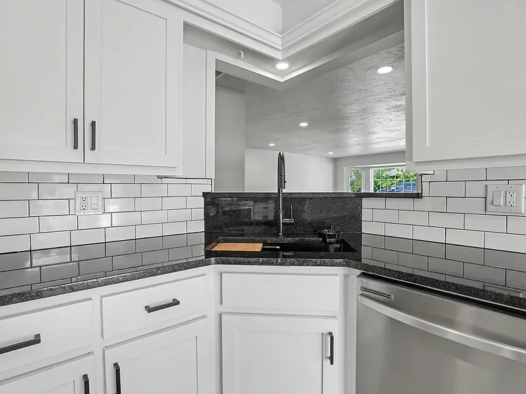 5900 N Ross Ave #2 — Photo 13