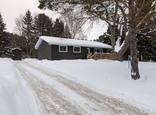 17 Gullins Rd, Huntsville, ON P1H 1M6