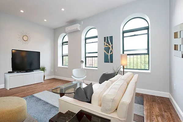 Rented by Bold New York | media 10