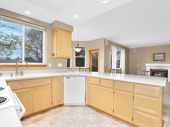 5th image of 13704 68th Avenue Ct E