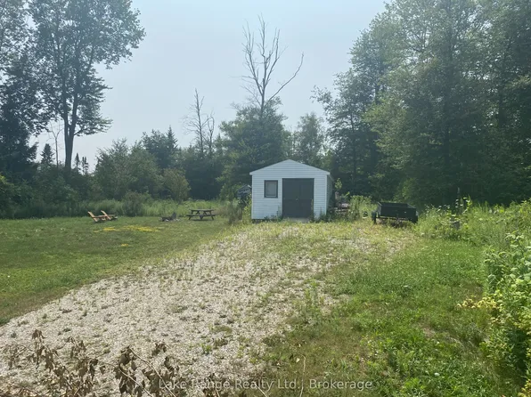 319 Tyendinaga Rd, Huron Kinloss, ON N2Z 2X3