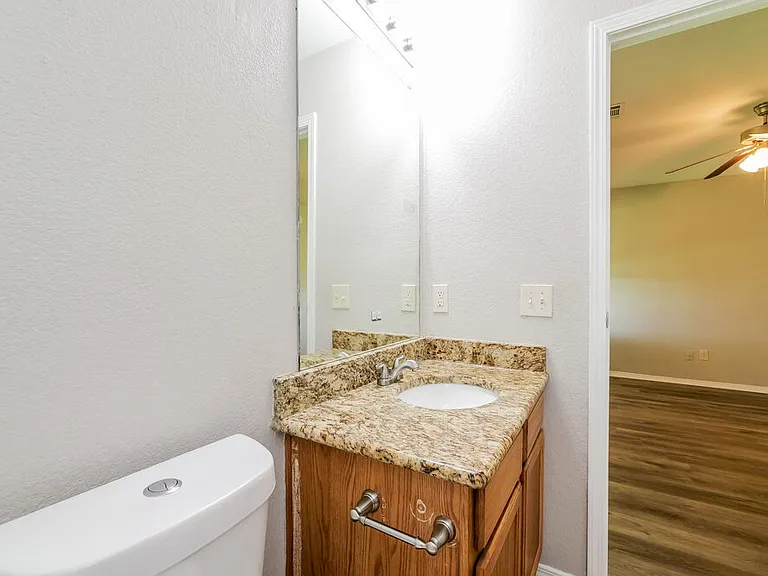 1101 Edinburg Dr — Photo 14