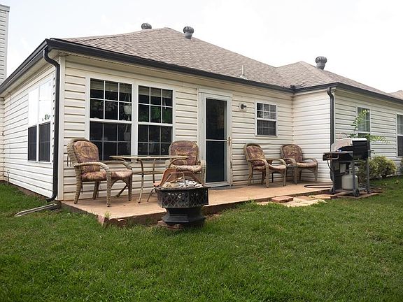 4th image of 1033 Pinecrest St
