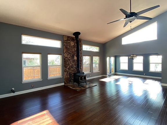 4th image of 524 Oakwood Pl NE
