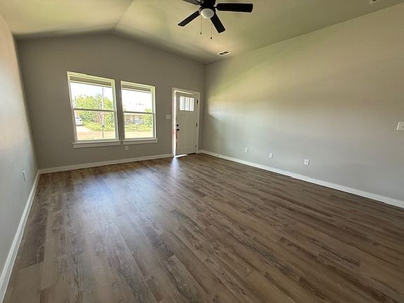 3rd image of 954 Minda St