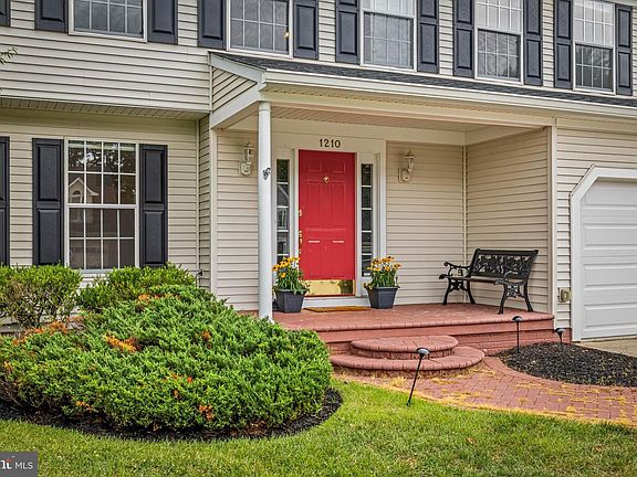 4th image of 1210 Maple Leaf Ct