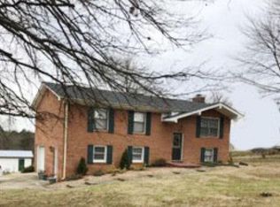 645 Country Estates Dr, Paint Lick, KY 40461