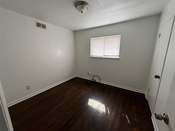 5th image of 3008 N Vermont Ave