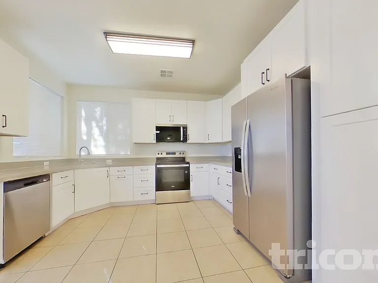1951 N Lazona Dr — Photo 4