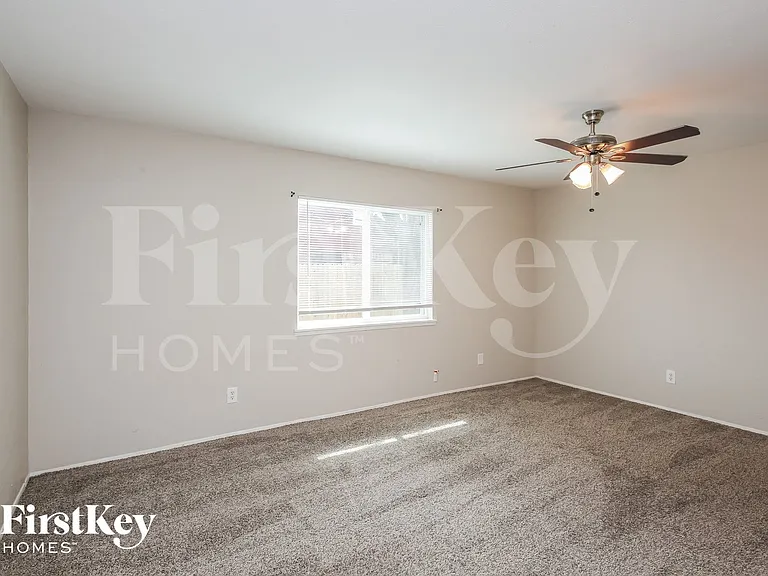1316 Royal Oak Dr — Photo 10