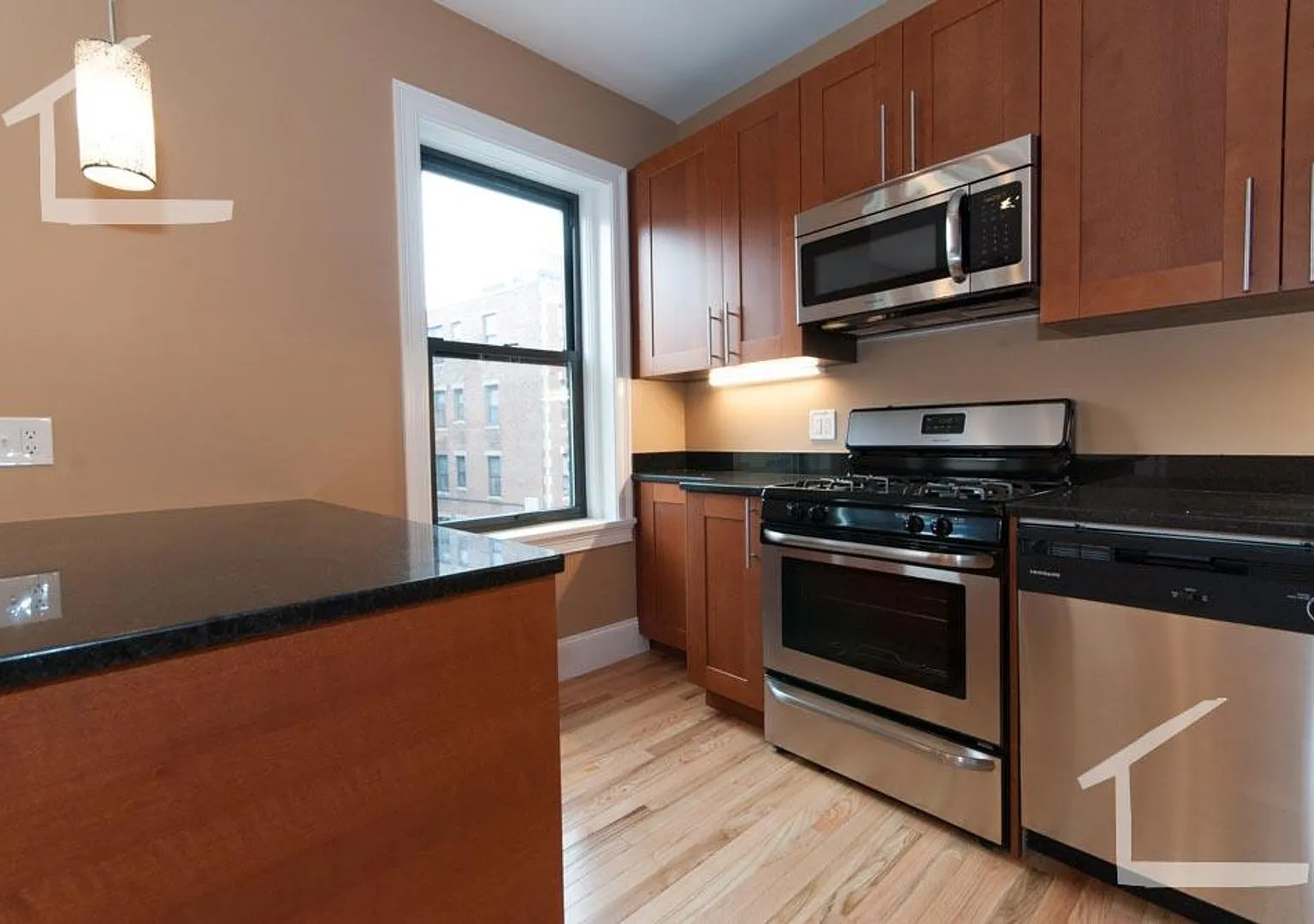 Recently Renovated Unit in Brighton. Central AC, In-Unit Washer and Dryer — Photo 4