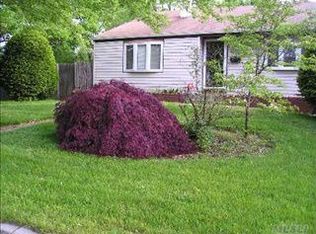 2001 Wave Ave, Medford, NY 11763