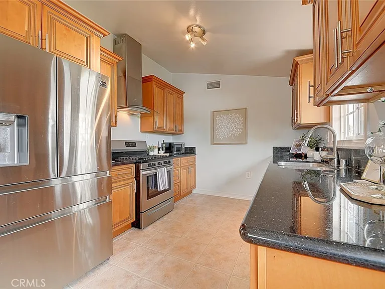 2044 W Spruce Ave — Photo 12
