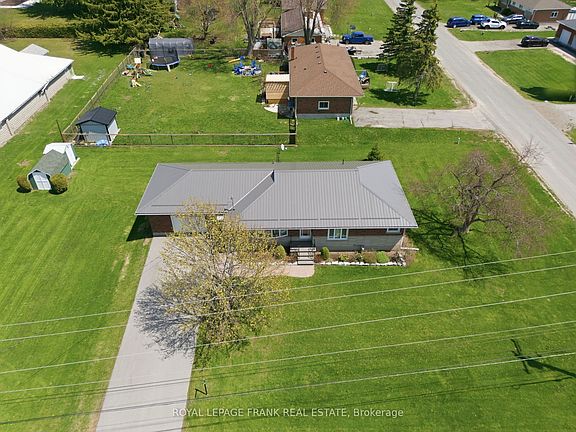 3rd image of 958 Eldon Rd