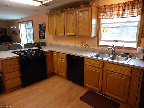 5th image of 55 Oakhurst Dr
