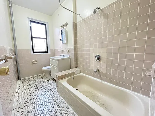 Rented by Bruma Realty LLC | media 8