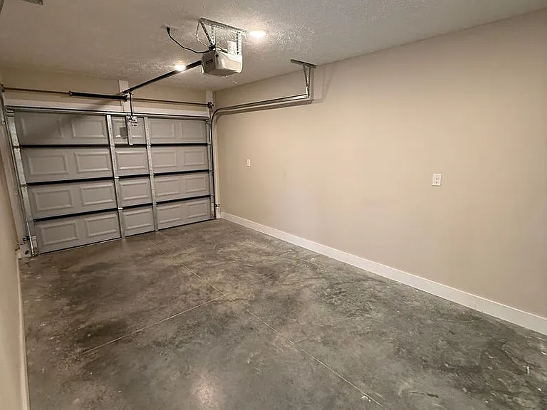 100 Crestview Dr — Photo 10