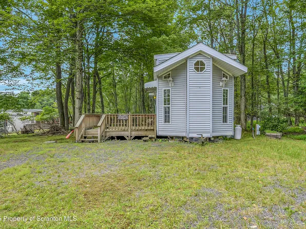 660 Bald Eagle Ln, Gouldsboro, PA 18424