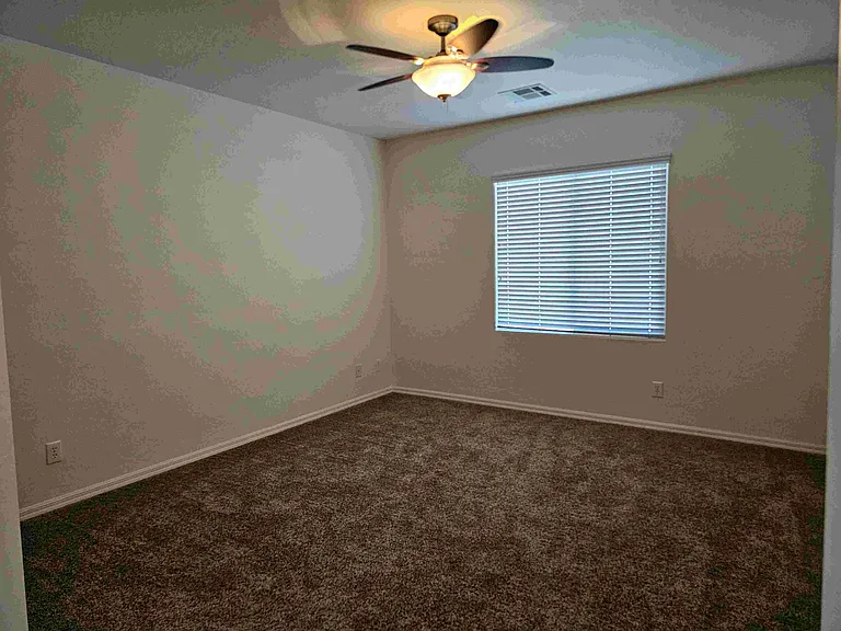 2553 Chateau Clermont St — Photo 33