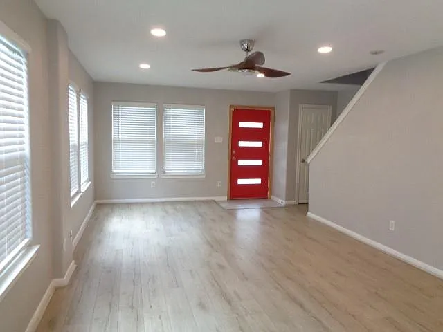 3 bed, 1.5 bath, 1353 sqft, $2,200 — Photo 4