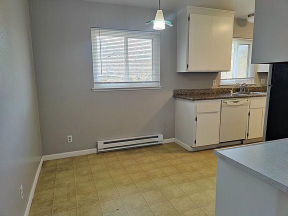 3rd image of 412 Grand Blvd #3