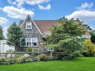 177 Renison Dr, Westbury, NY 11590
