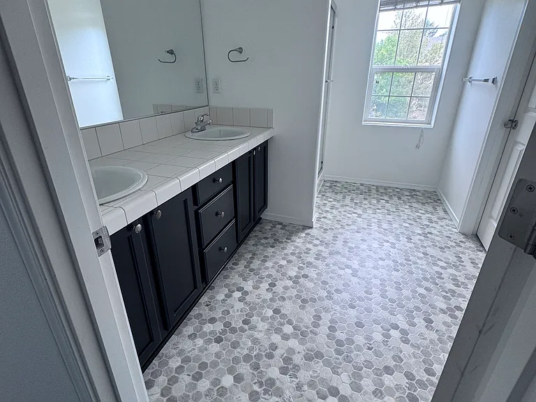 4046 Thoroughbred Ave SE — Photo 9