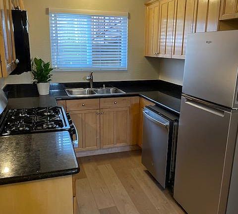 5th image of 4050 46th St Unit 4